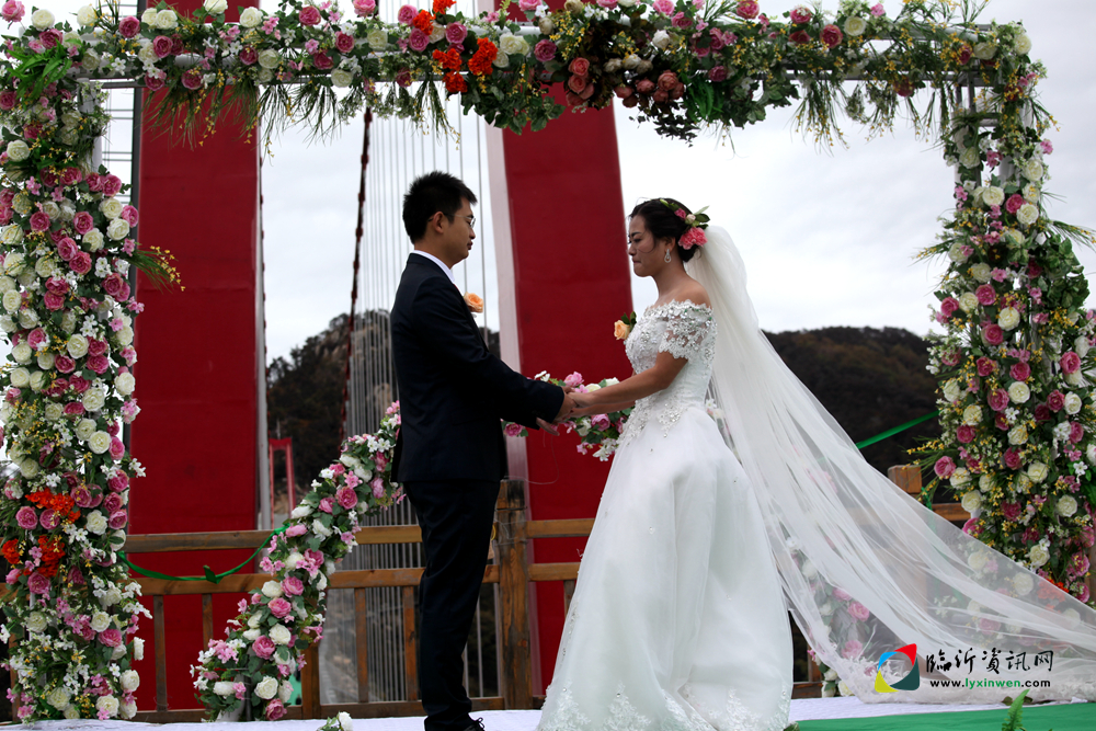 沂蒙山全村结婚图片
