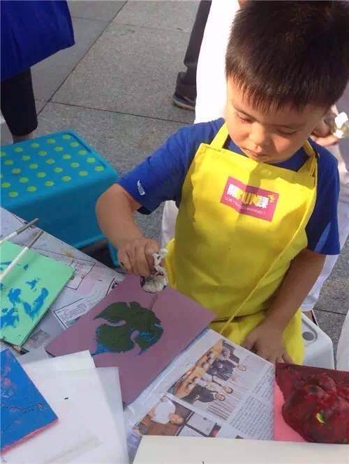 街头艺术家儿童读物图片