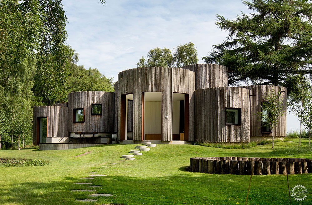 圆柱体原木堆叠而成的丹麦度假屋