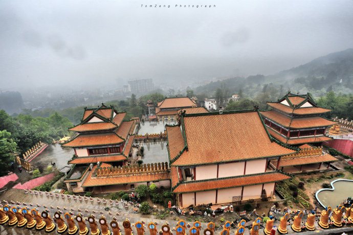 北山古寺贤令山麓的万佛朝宗