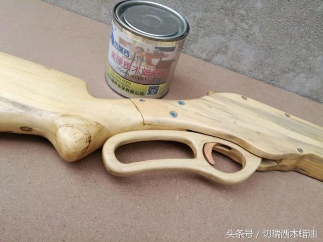 木友使用木蜡油做的一把玩具步枪