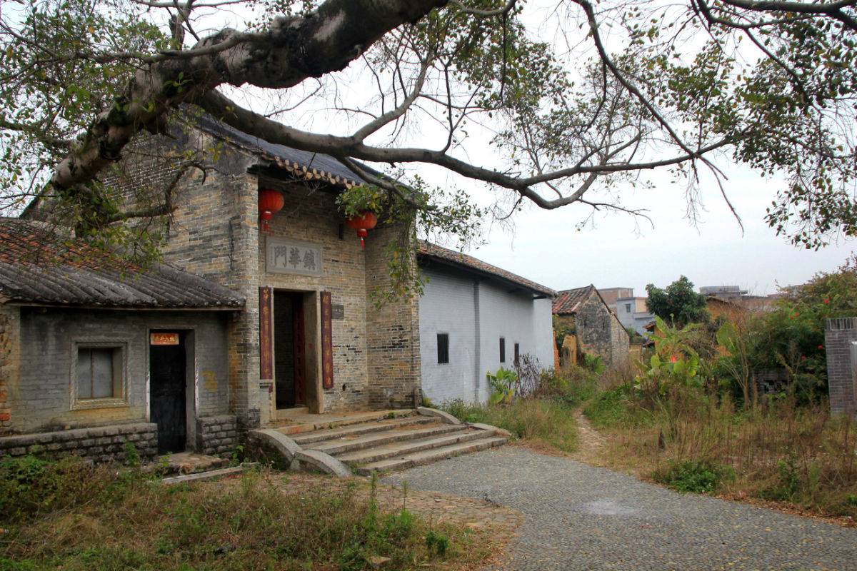 钟楼古村是从化市神岗镇有一条古村落,名叫钟楼村,村中是一片有百多年