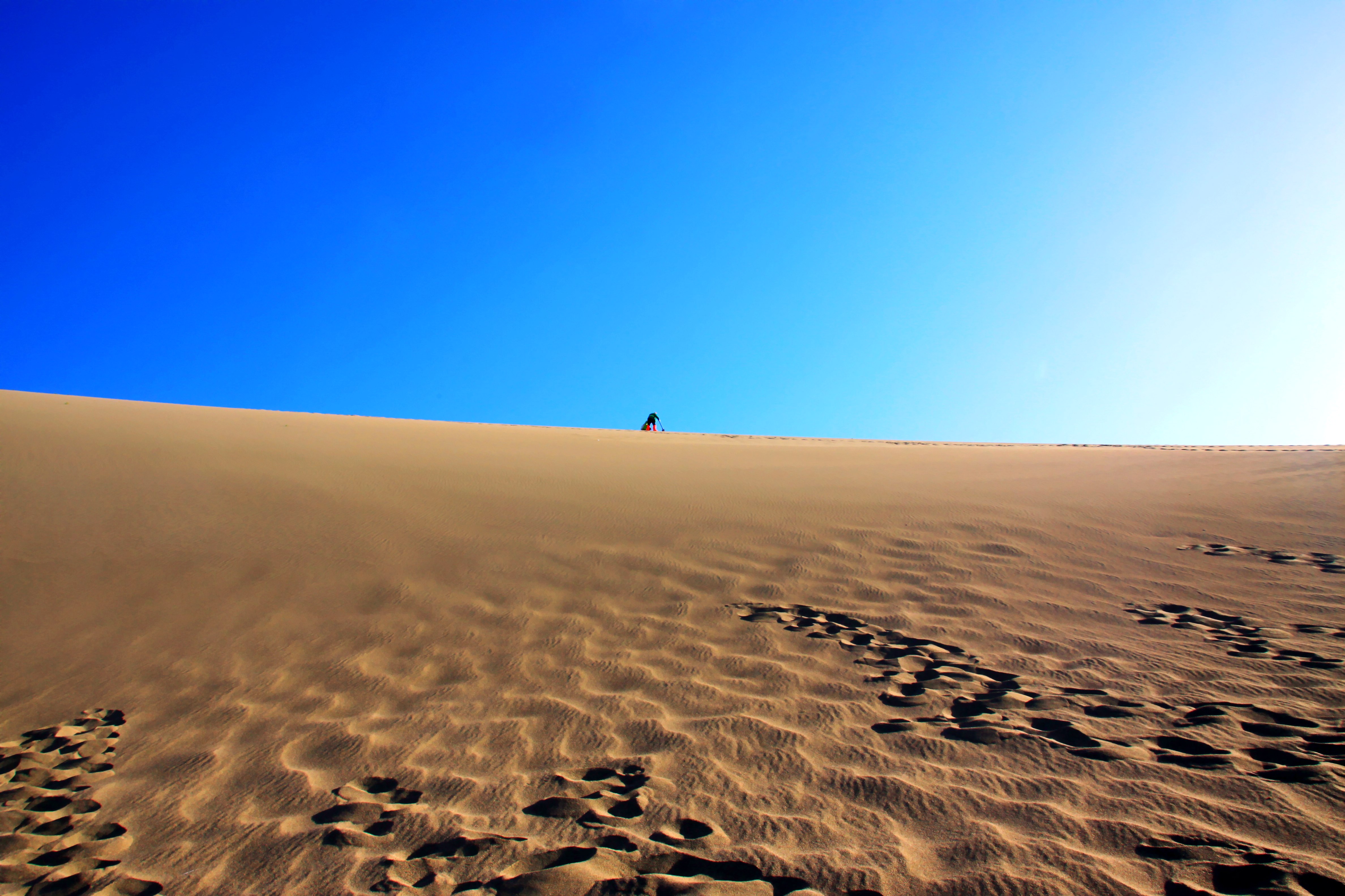 月牙湾沙漠图片