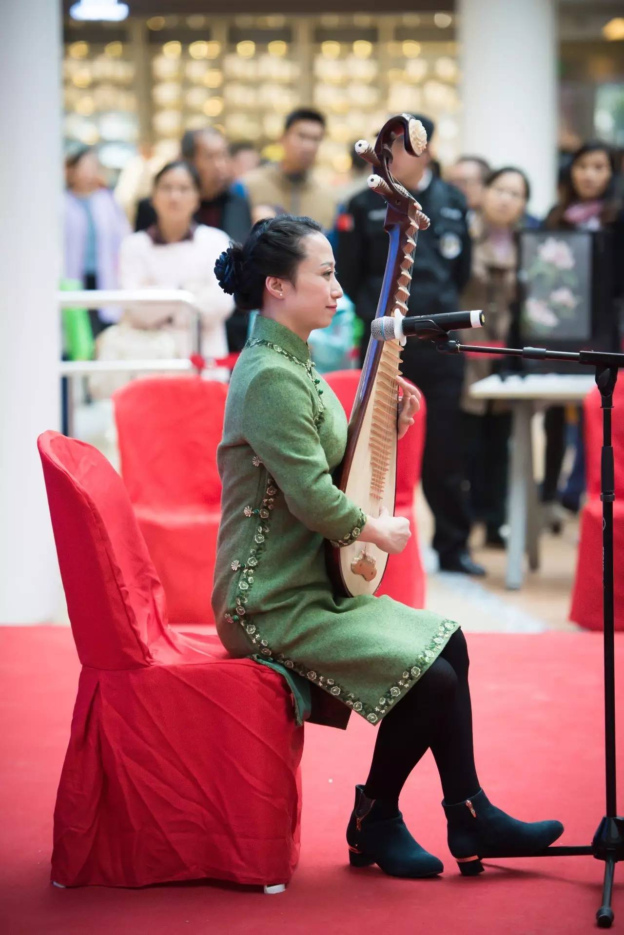 许芸芸带来一曲《苏州好风光》第三届中国评弹艺术节银奖获得者苏州