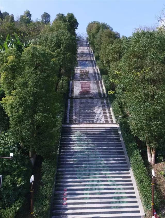 长寿菩提山多少步梯子图片