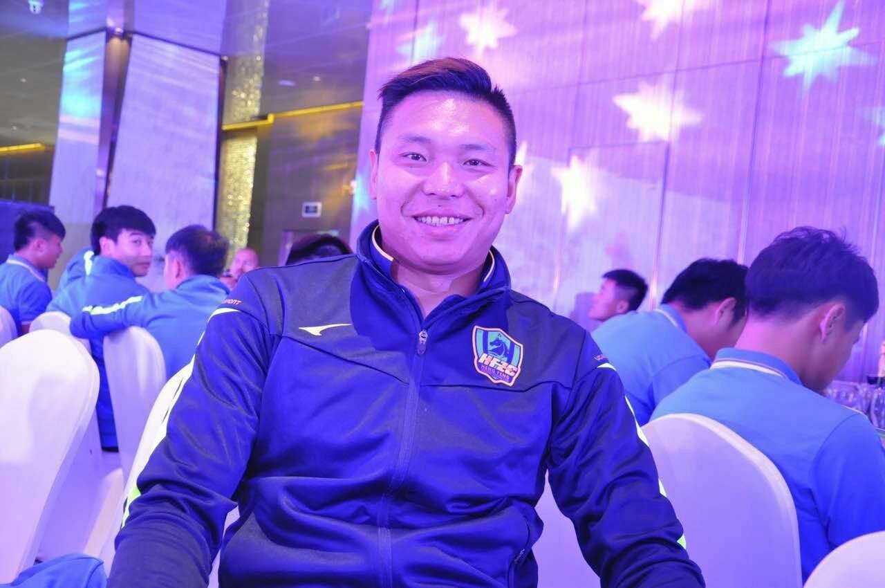 贵州恒丰智城守门员教练刘鹏他出生于北京,1998年进入国安青训,而后