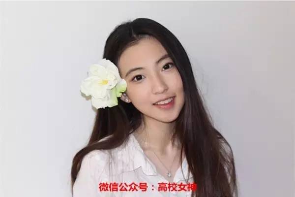 中国传媒大学李明烨美得无法抗拒被称深情女神