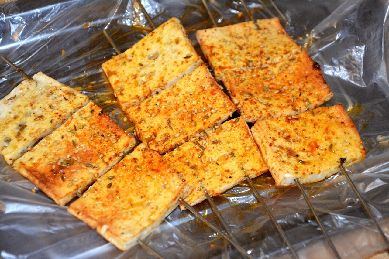 看着像是千叶豆腐,实际口感更有嚼劲,也更加鲜美哦~3鳕鱼烤出来的鳕鱼