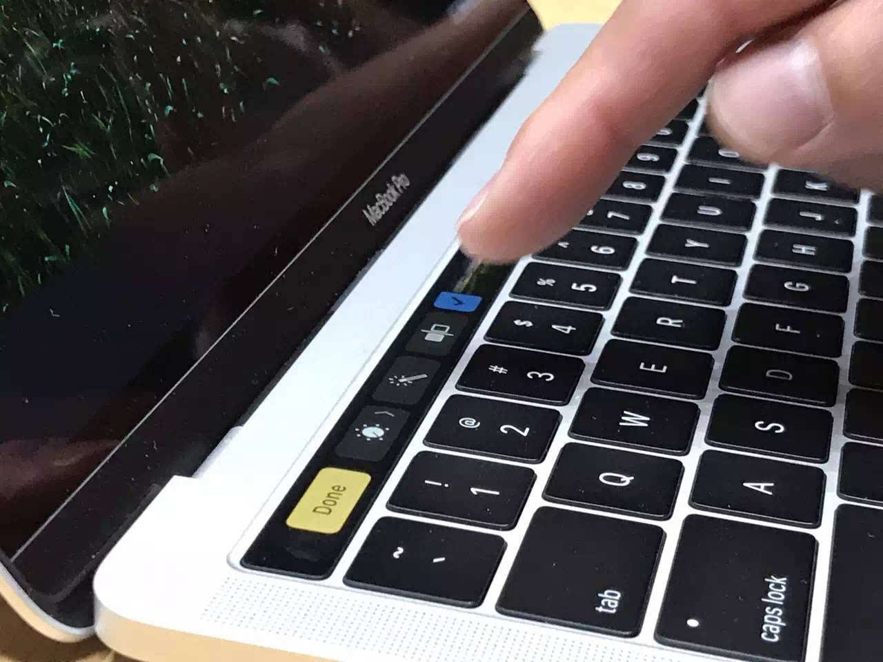 重新定义的快捷键,macbook pro 的触控板会成为笔记本标配吗?