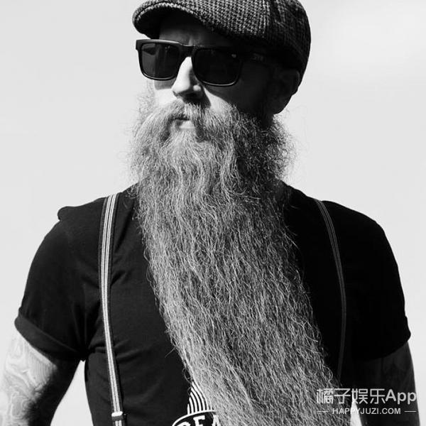 这个英国男人有全国最长的胡子,为此他留了6年