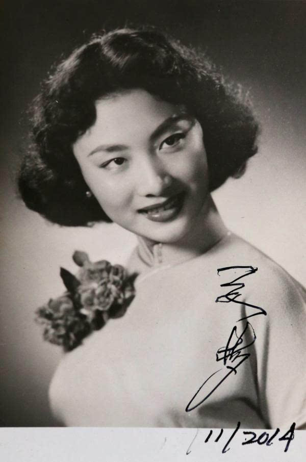 2014年11月15日,浦东香格里拉酒店,82岁电影表演艺术家夏梦接受记者