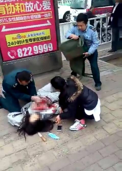 女子街头被刀捅死图片