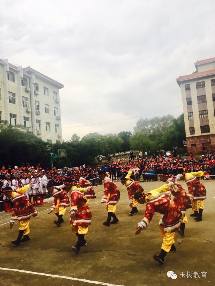 湖北黄冈菱湖高中举行首届藏舞大赛