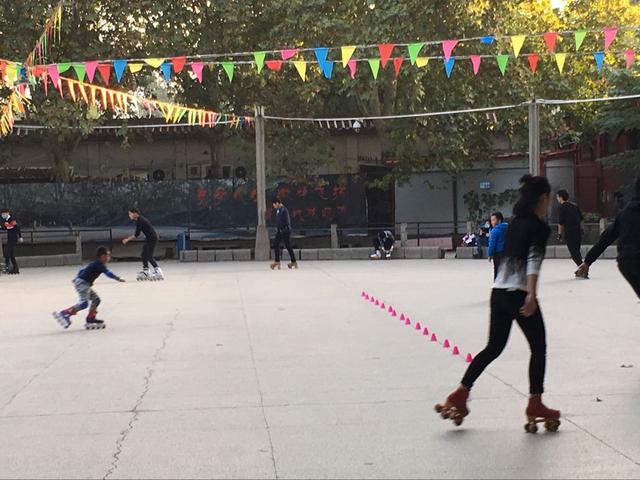 郑州年头最长的旱冰场 找回80年代追女孩儿的感觉