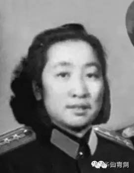 叶 群上校,林 彪元帅的夫人王新兰上校(1955年授),肖 华上将的夫人
