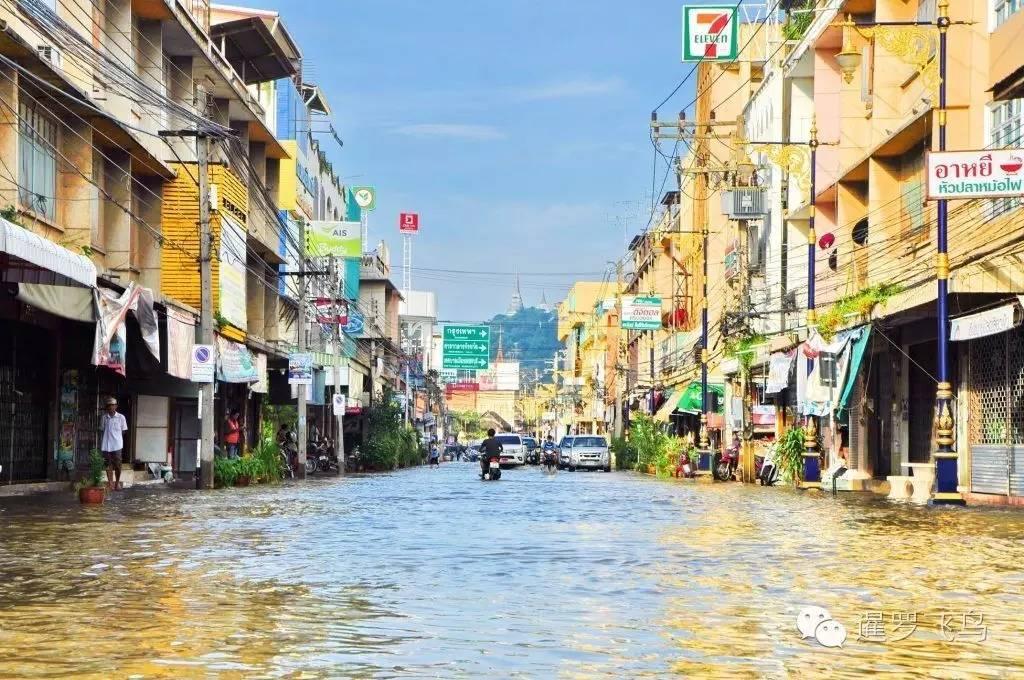 暴雨之后的泰国碧武里府 秒变美丽"水上市场"