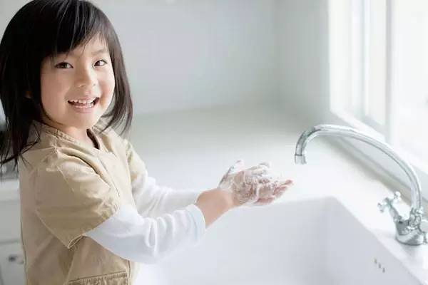 宝宝大人勤洗手,能预防 40 % 以上常见感染!