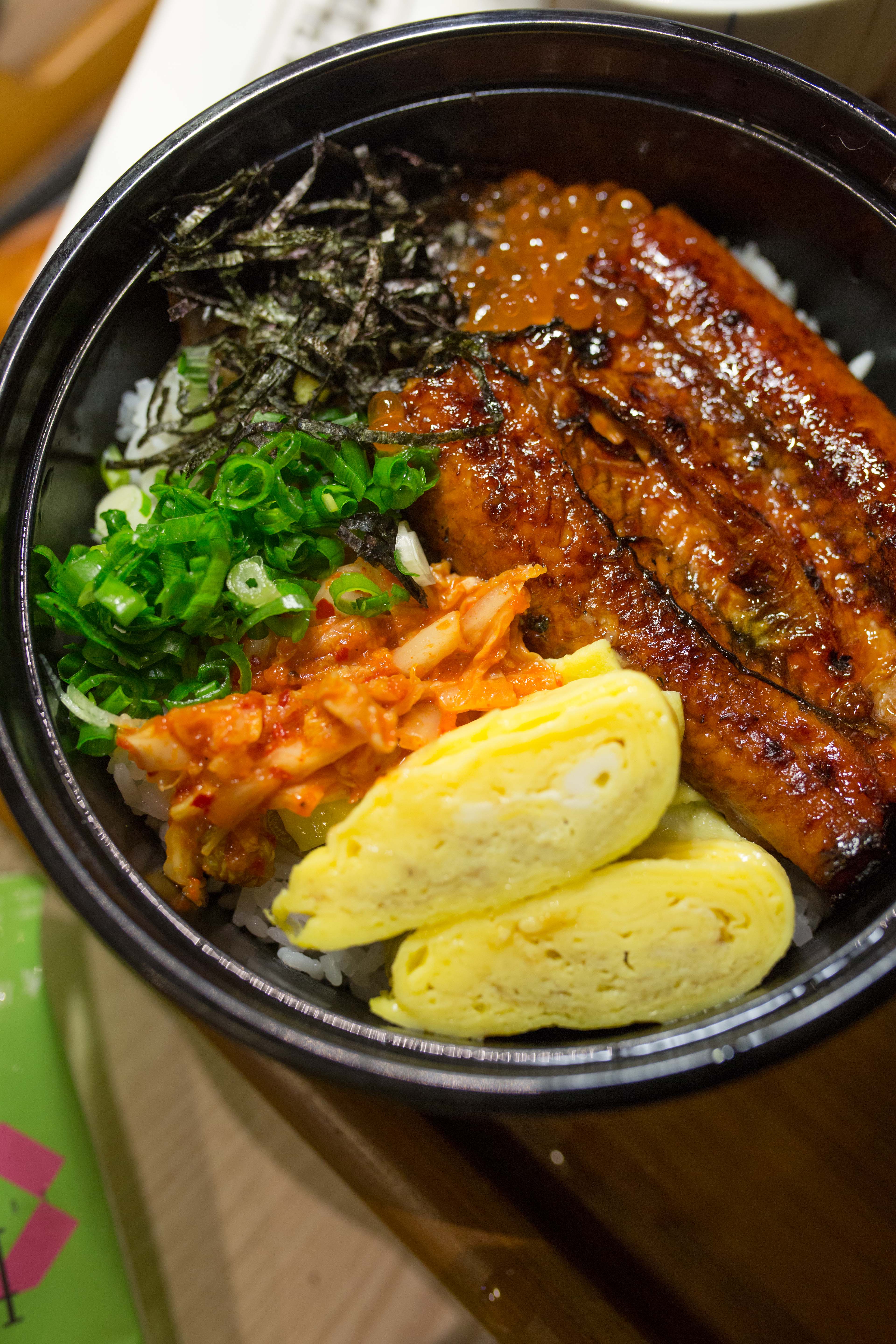 【蒲烧鳗鱼丼】鳗鱼饭小家碧玉般的纯在,香嫩多汁的鳗鱼跟米饭的结合