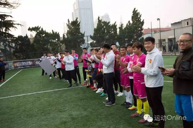 球场圆满闭幕,青岛足球名宿赵书田,著名足球儒帅刘国江以及各赞助商