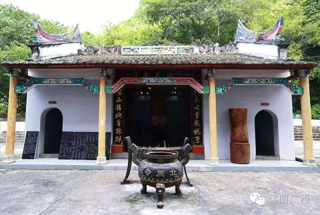 广西来宾鳌山庙的传说图片