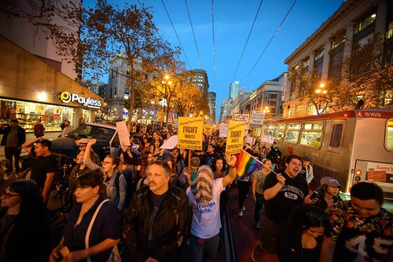 高清多图直击:旧金山大量民众走上街头,反对川普!