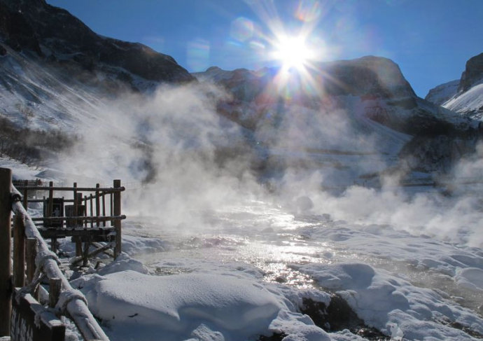 南方的艳阳里大雪纷飞,我在北方的寒夜里四季如春