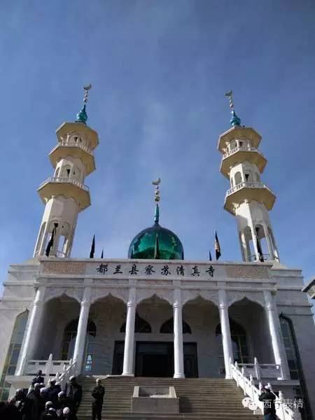 柴达木最早的都兰察苏清真寺改建竣工