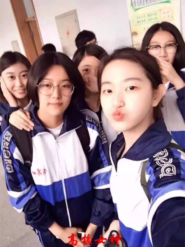 沈师大阳光女神尹一楠白衣写真尽显清纯范