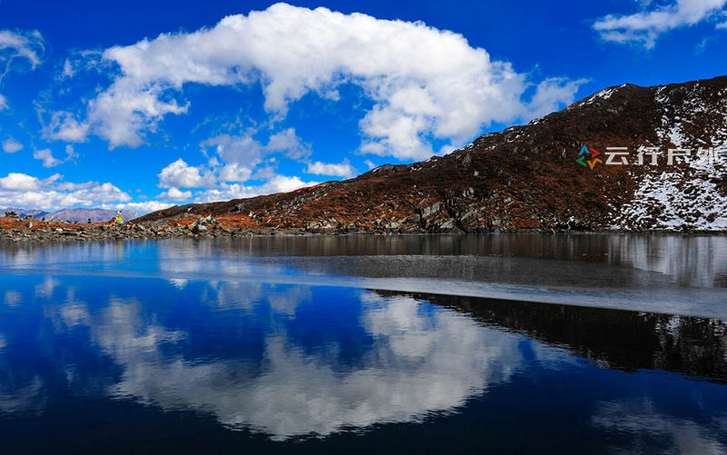 梅里雪山神湖图片
