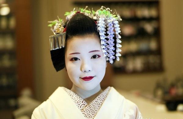 日本艺伎为何刷白脸,真的只是卖艺不卖身吗?