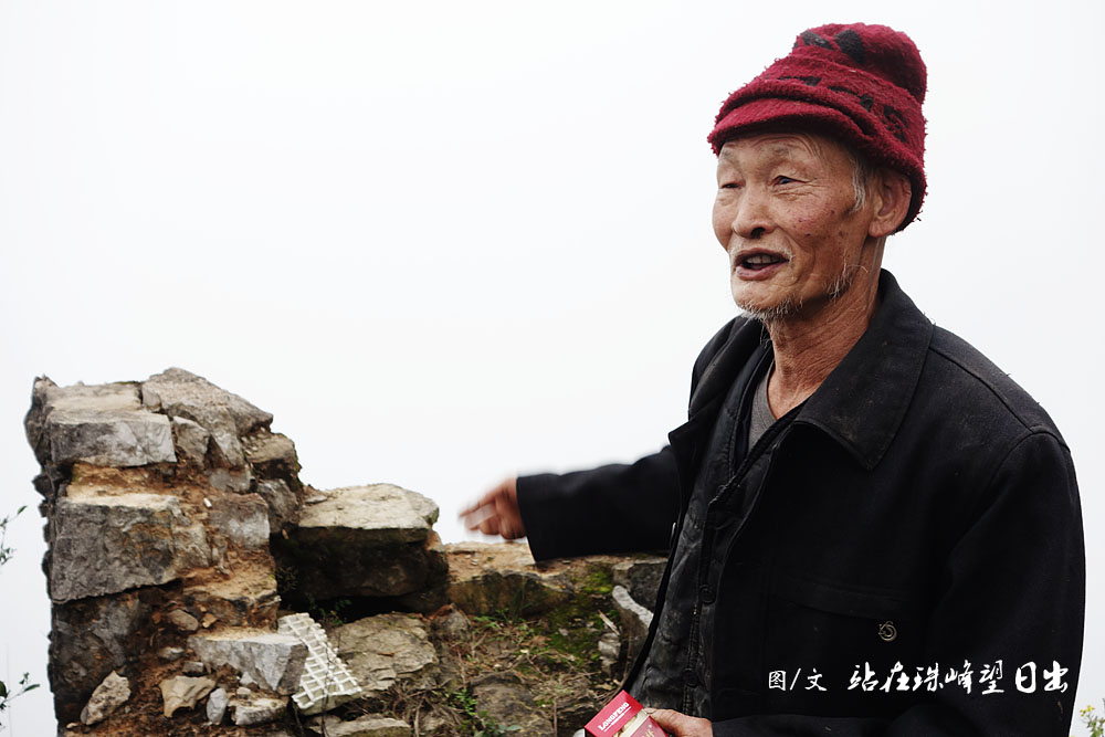 捧着金饭碗要饭图片