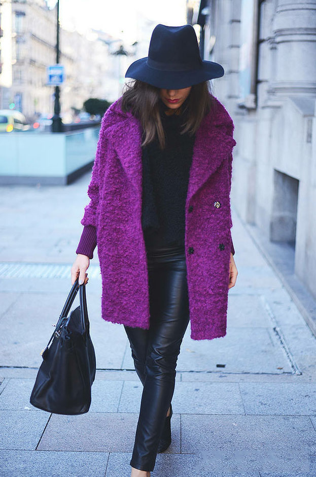 皮草大衣搭配紫色波点丝袜,既性感又霸气