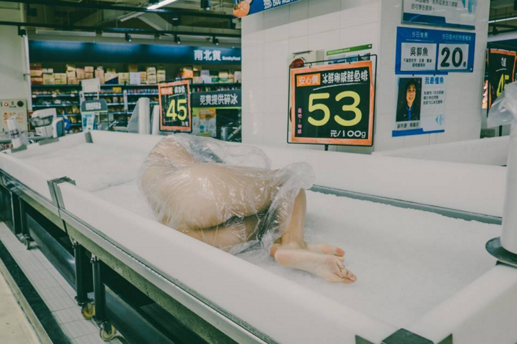 超市裸体女服务员图片