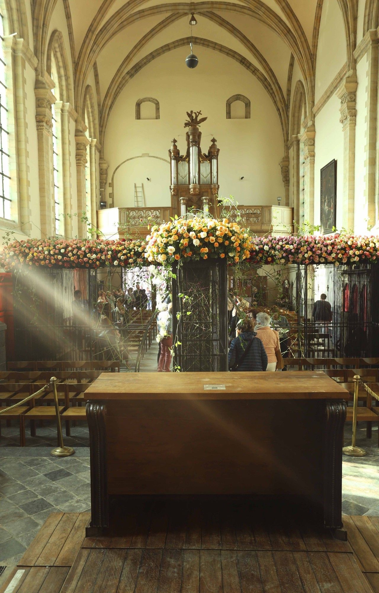 天主教祭台鲜花图片图片