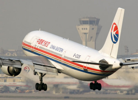 东航波音757图片