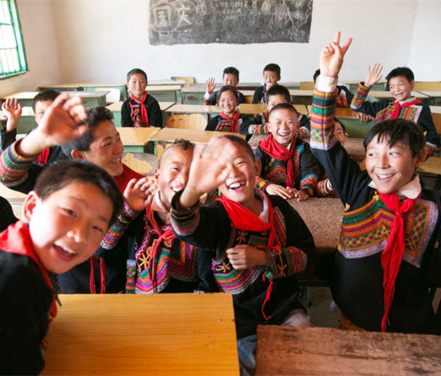 凉山彝族小孩子照片图片
