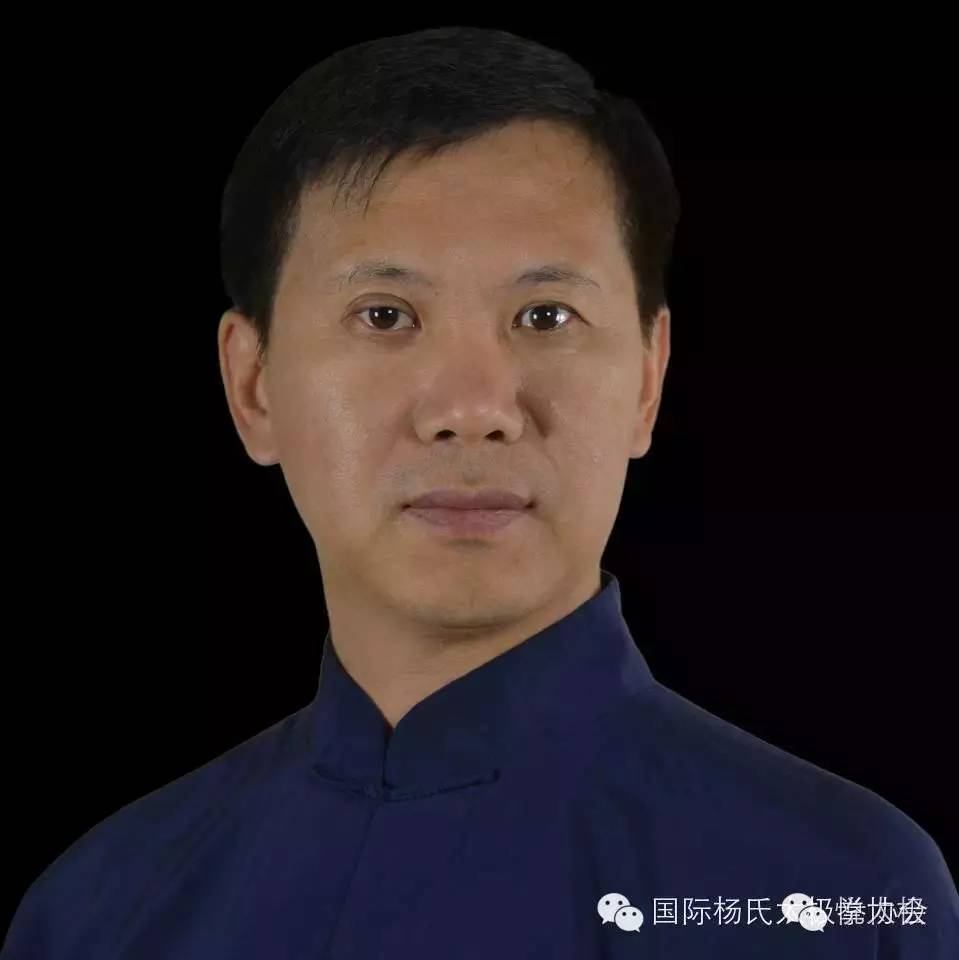 毕业于山西大学体育系,杨振铎大师的长孙,5岁起便在祖父杨振铎的教导