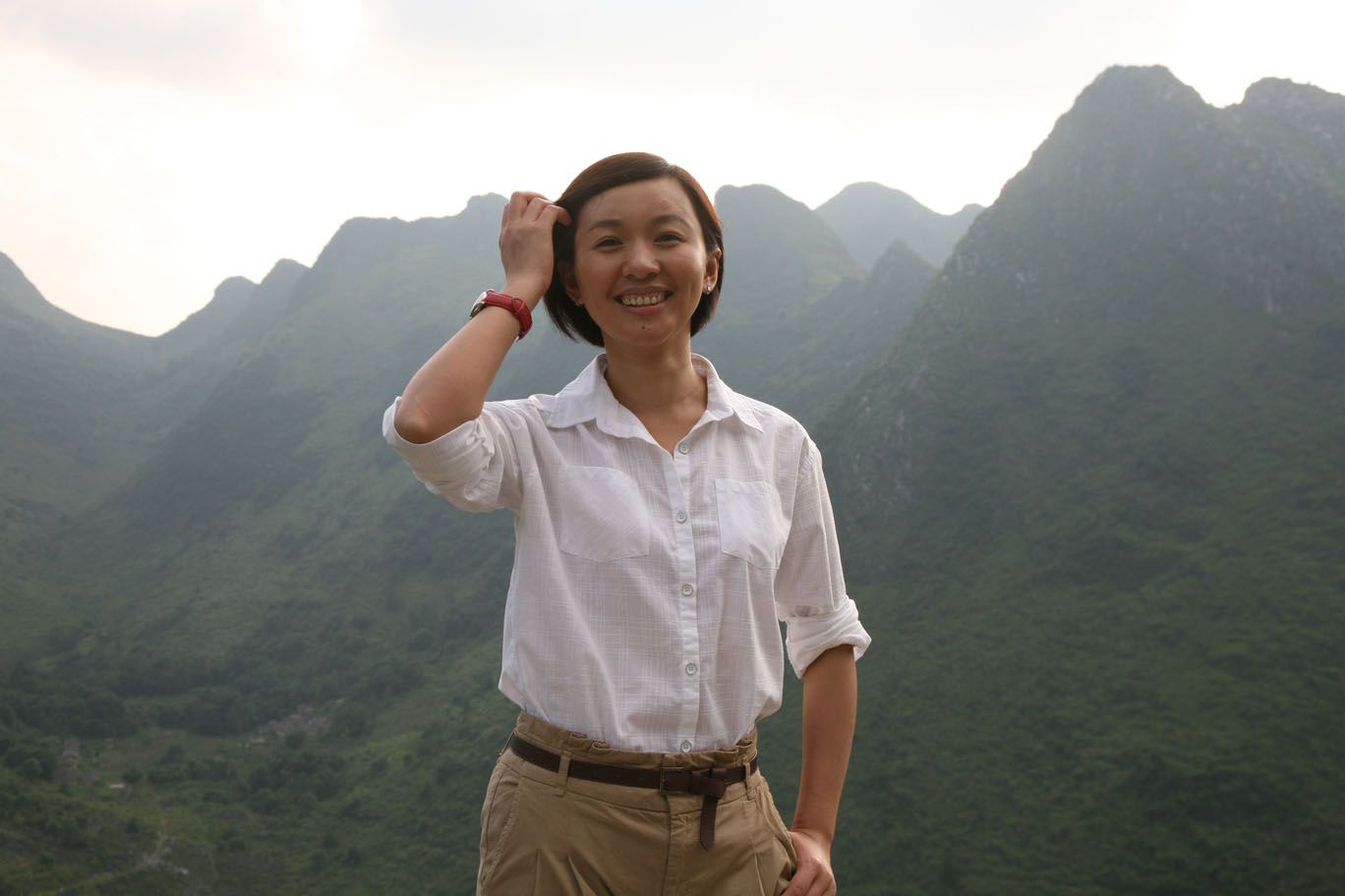 1977年,欧阳夏丹出生于桂林,家境不算富裕的她,学习成绩却非常好.