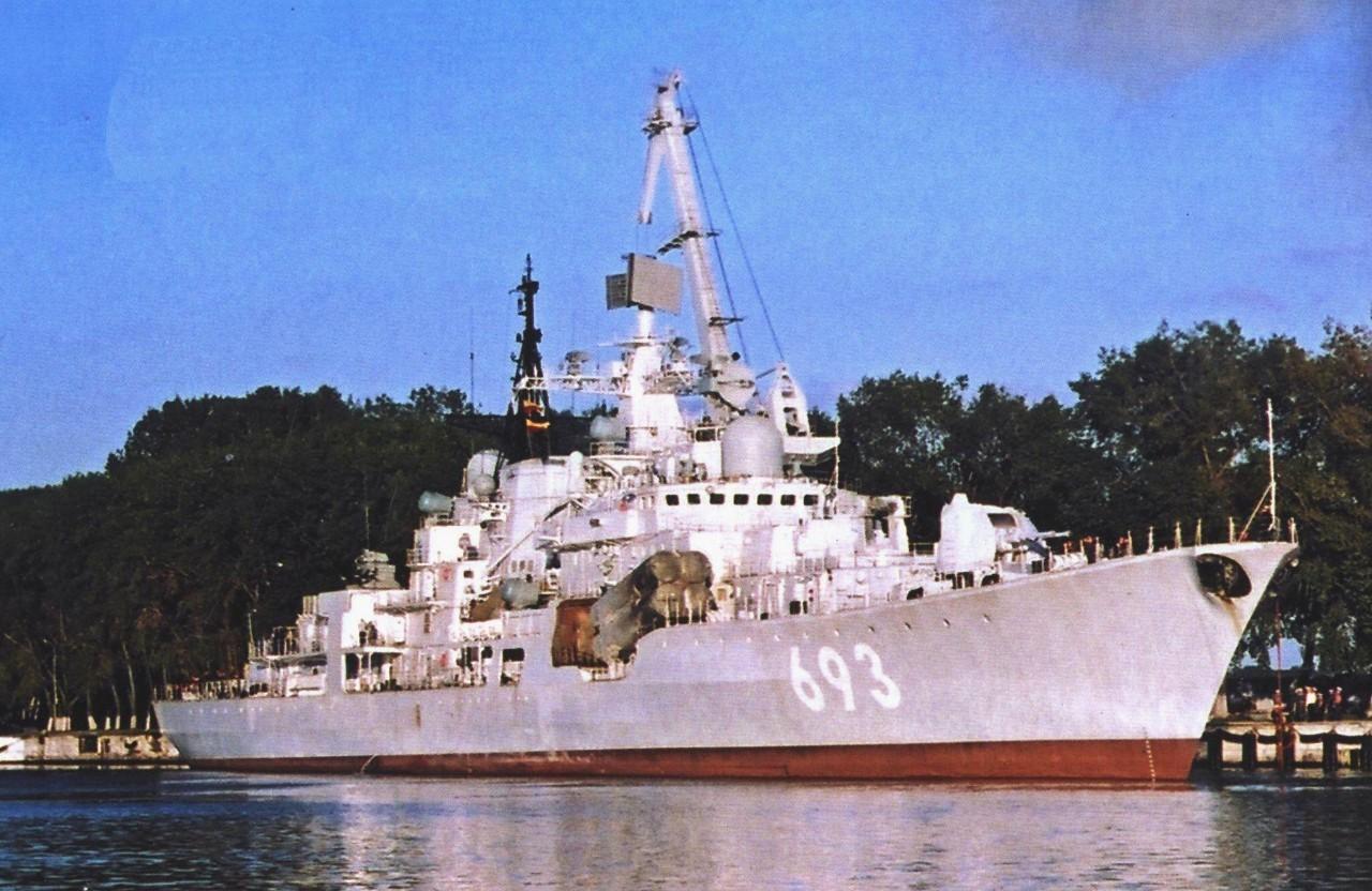 956um型驱逐舰图片