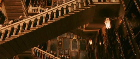 哈利波特楼梯下小卧室图片