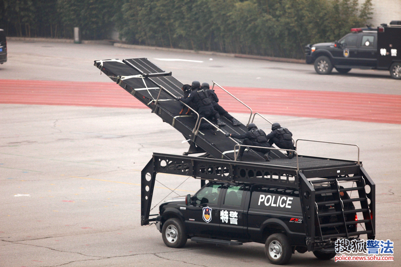 特警登高突击车图片