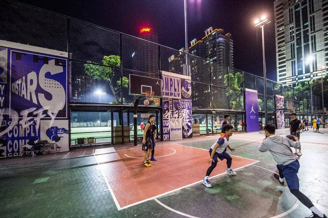 熟悉的天体篮球场也变成了属于jordan brand的主场.