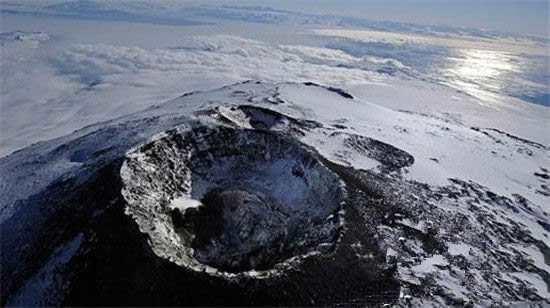 南极冰下发现神秘巨洞,探测结果令人不安