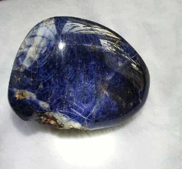 新疆蓝色石头图片