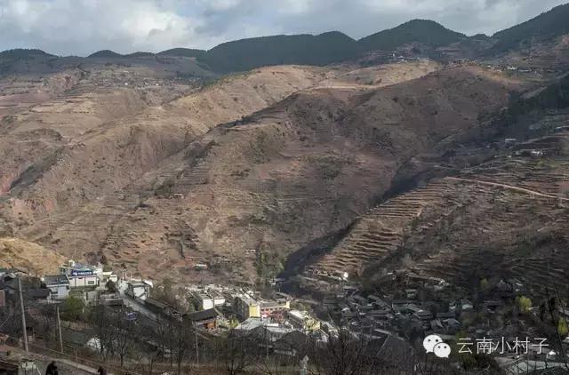 兰坪县拉井镇原泸水县城地处高黎贡山的鲁掌镇,距州府六库镇有30余