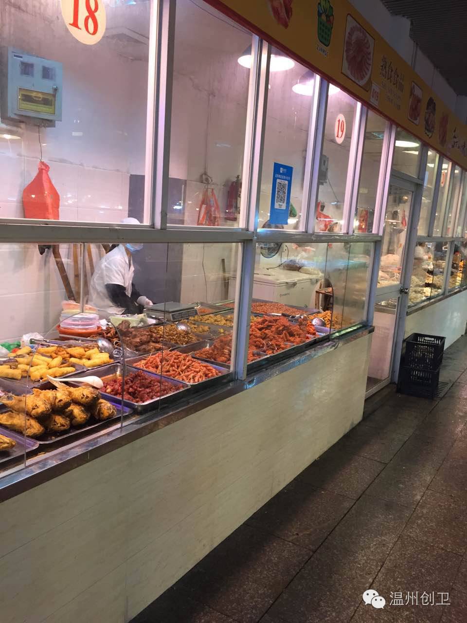 苍南灵溪农贸市场封闭式熟食区启动市民食品安全加锁