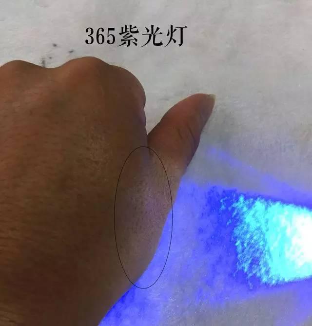 假翳珀的荧光反应图片图片