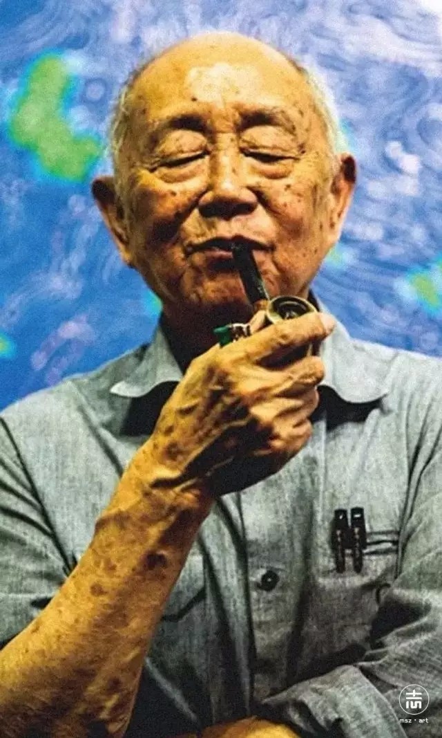 這個叼菸斗畫畫的老頭92歲還開著跑車批判道教授滿街走大師多如狗