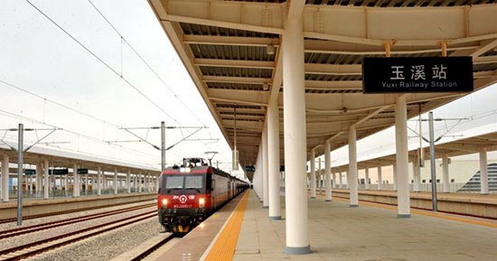 电气化铁路,开行旅客列车速度目标值为200公里每小时,全线设晋宁东,化