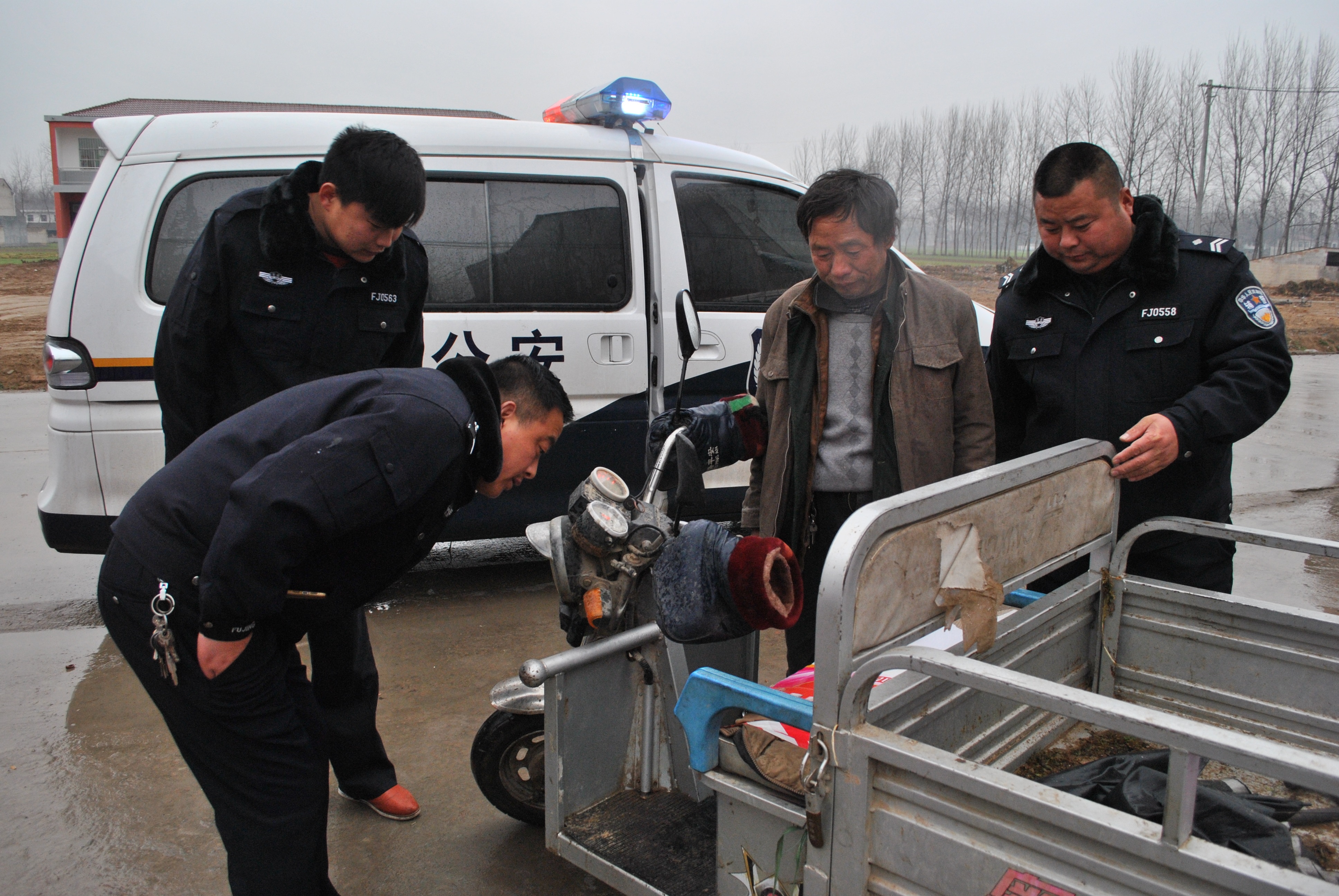 蕭縣:老人疏乎遺忘電車 民警出警幫助找回